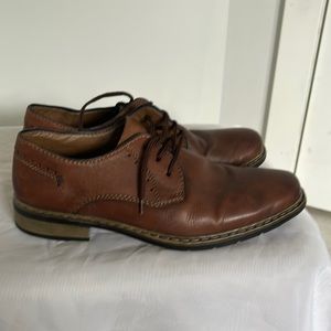 REIKER Men’s Business Shoes. Cognac SOFT leather, slight lift, fine stitching.